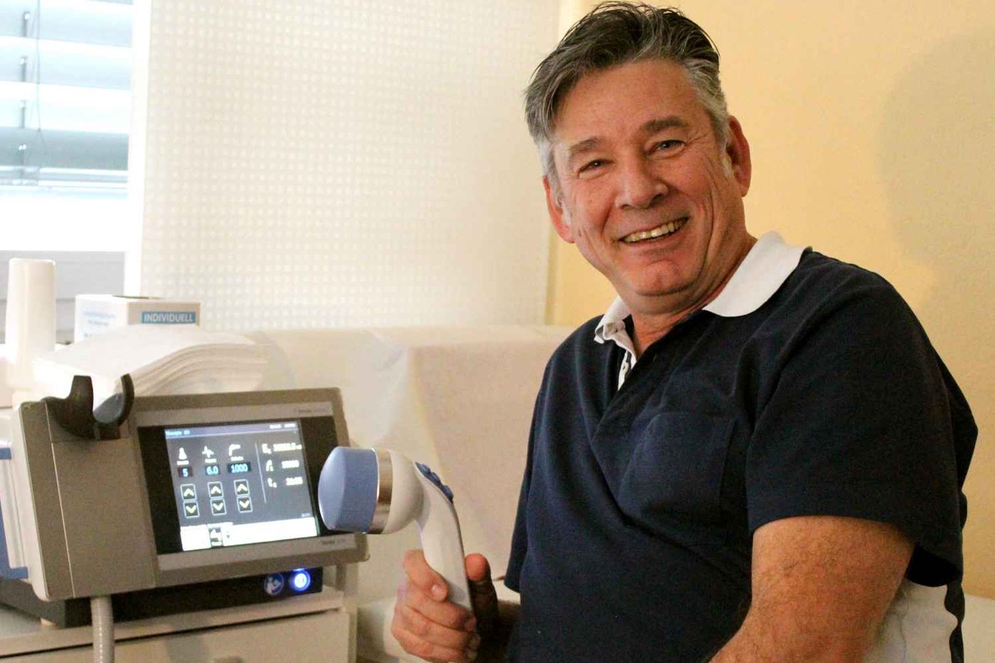 Fokussiertes Sto&szlig;wellenger&auml;t mit Handst&uuml;ck in der urologischen Praxis Dortmund-Aplerbeck